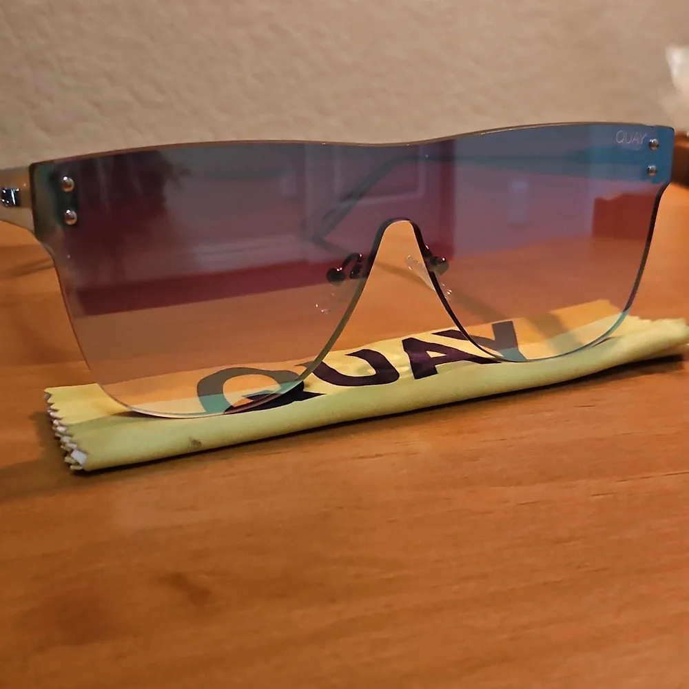 Quay Blue Gradient Sunglasses - Picture 4 of 5